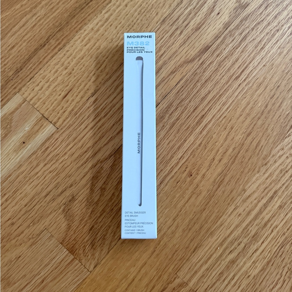 Morphe eyeshadow brush detail smudge eye brush